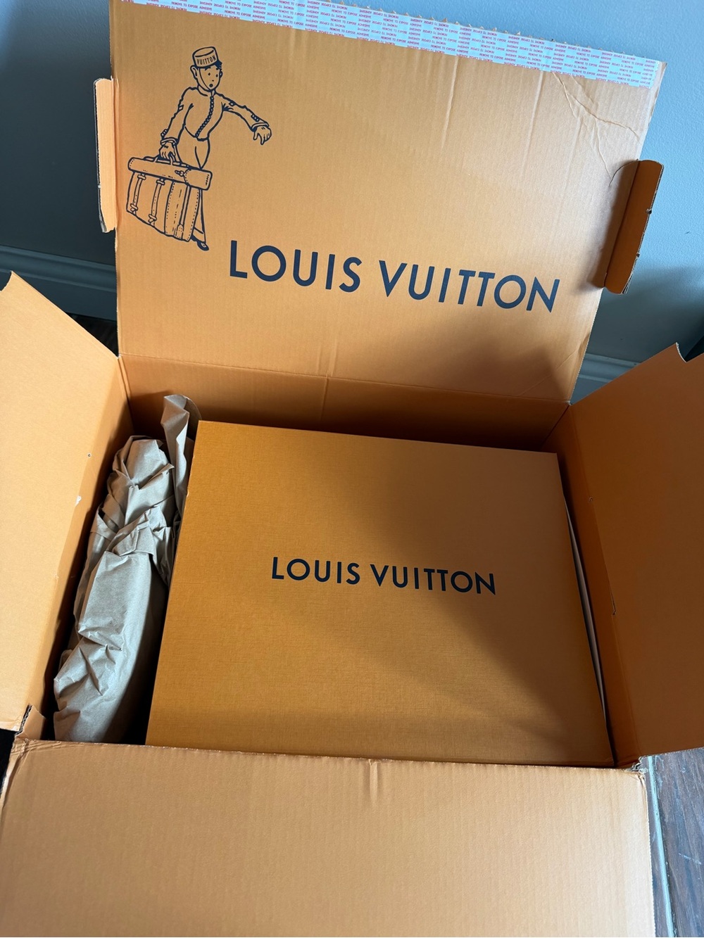 Louis Vuitton Monogram Artsy MM Bag - Picture 4 of 5